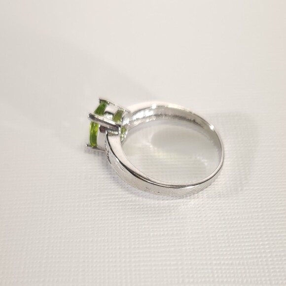 Peridot 1.8 Carats Ring SIZE 7-1/4 - Picture 6 of 12